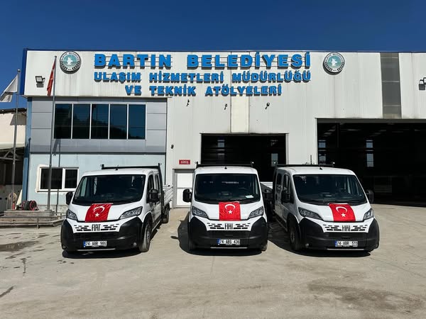 ÜÇ YENİ ARAÇ DAHA HİZMETE SUNULDU