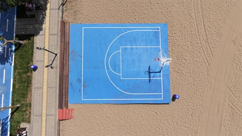 İNKUMU PLAJINDAKİ BASKETBOL SAHASI YENİLENDİ